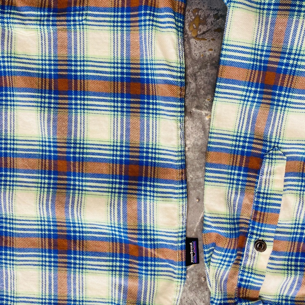 SOLD Patagonia LW Fjord Flannel SOLD - Picture 7 of 9